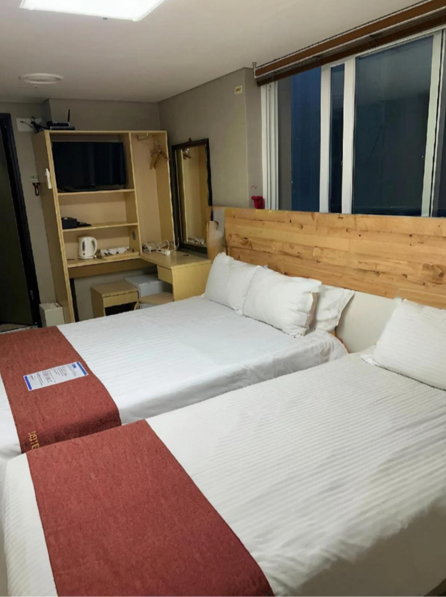 Hotel Myeongdong Seoul Bagian luar foto