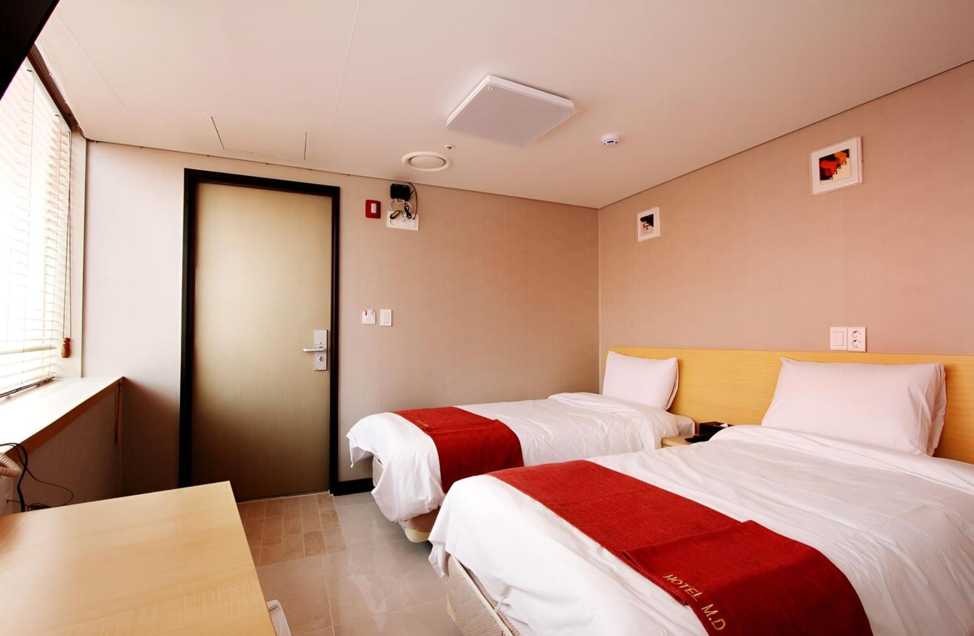 Hotel Myeongdong Seoul Bagian luar foto
