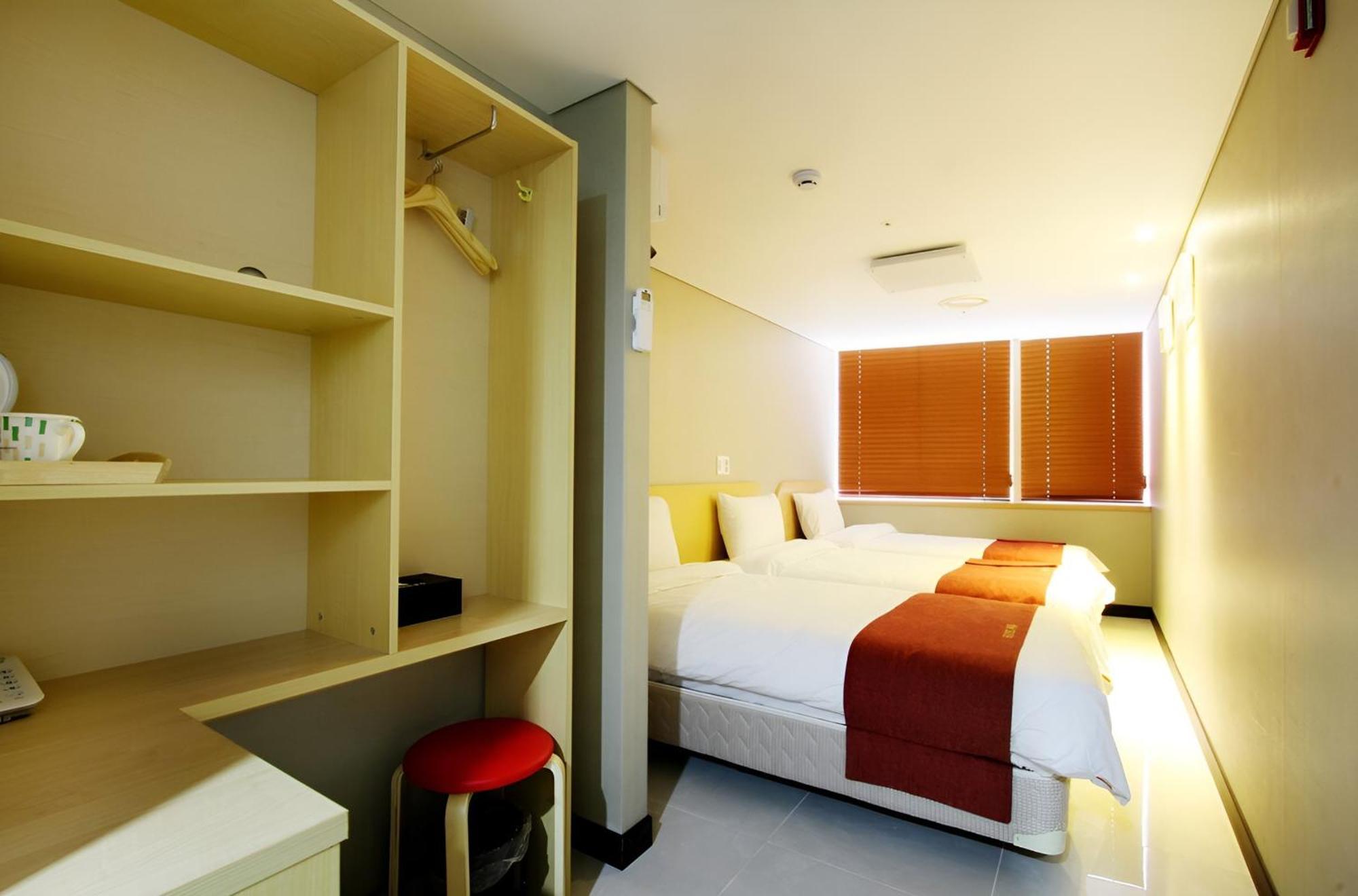 Hotel Myeongdong Seoul Bagian luar foto