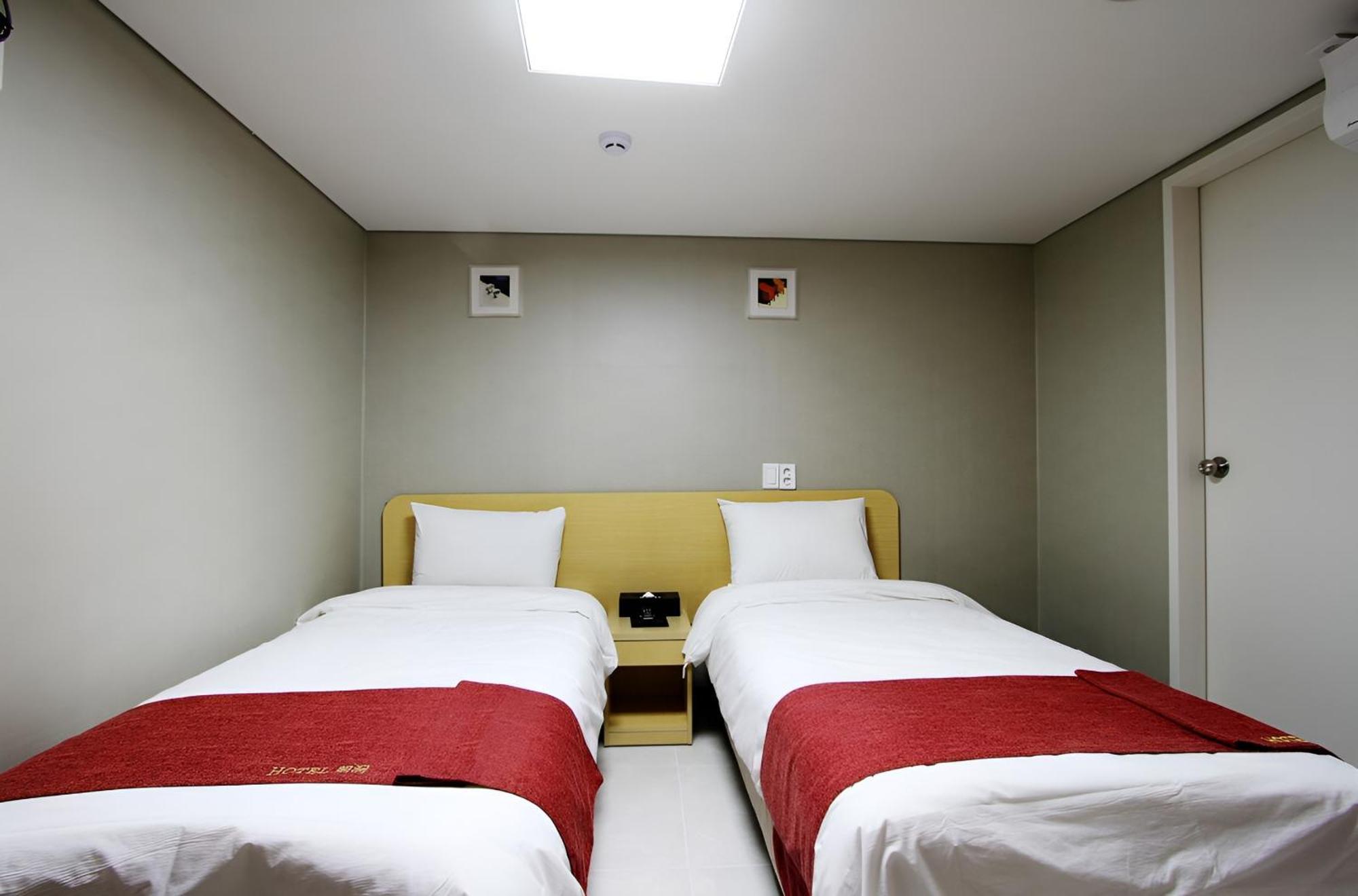 Hotel Myeongdong Seoul Bagian luar foto