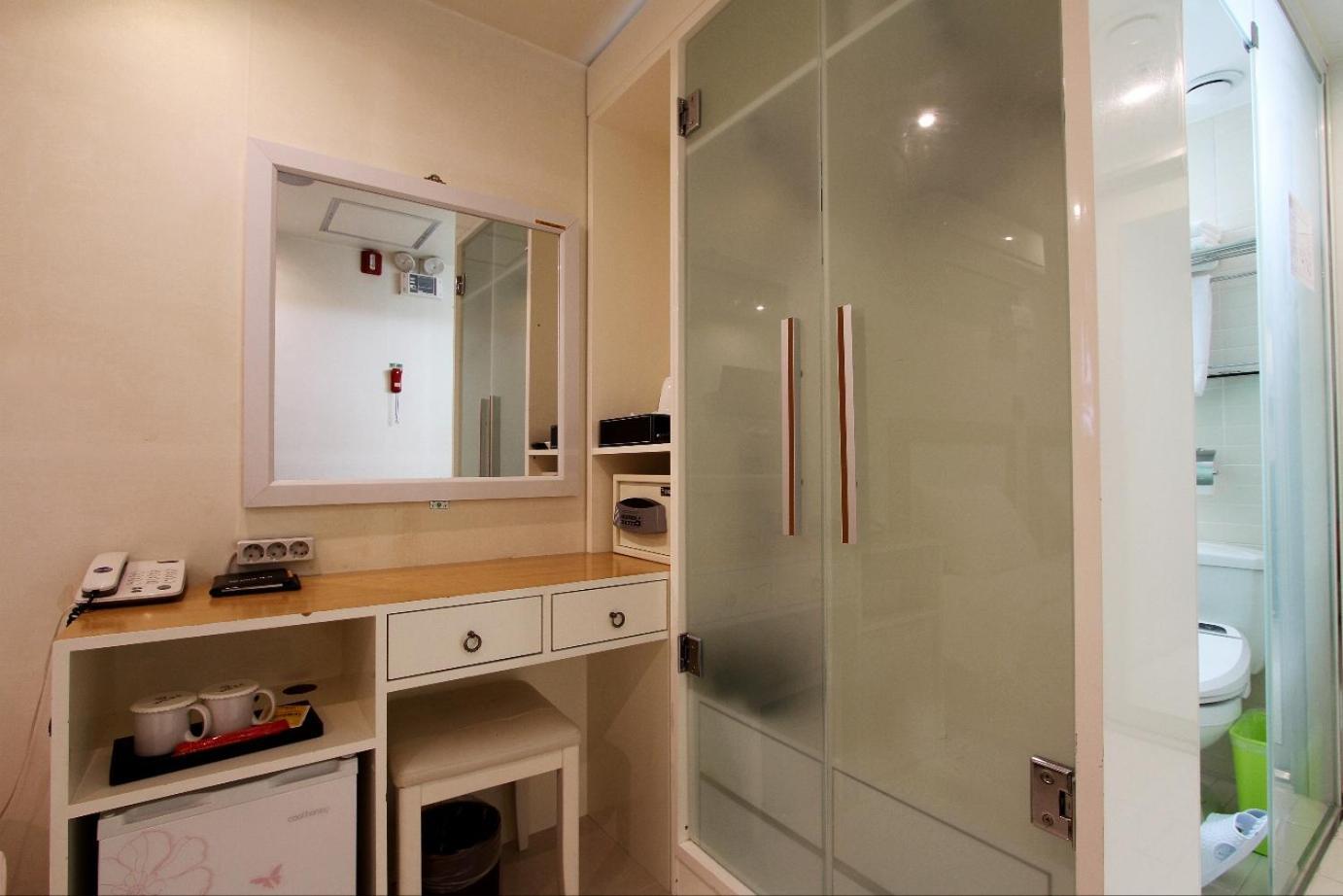 Hotel Myeongdong Seoul Bagian luar foto