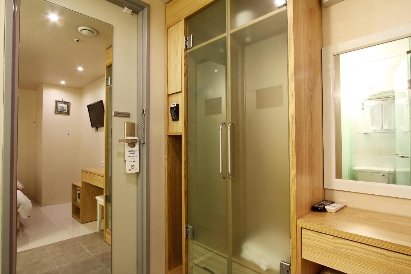 Hotel Myeongdong Seoul Bagian luar foto
