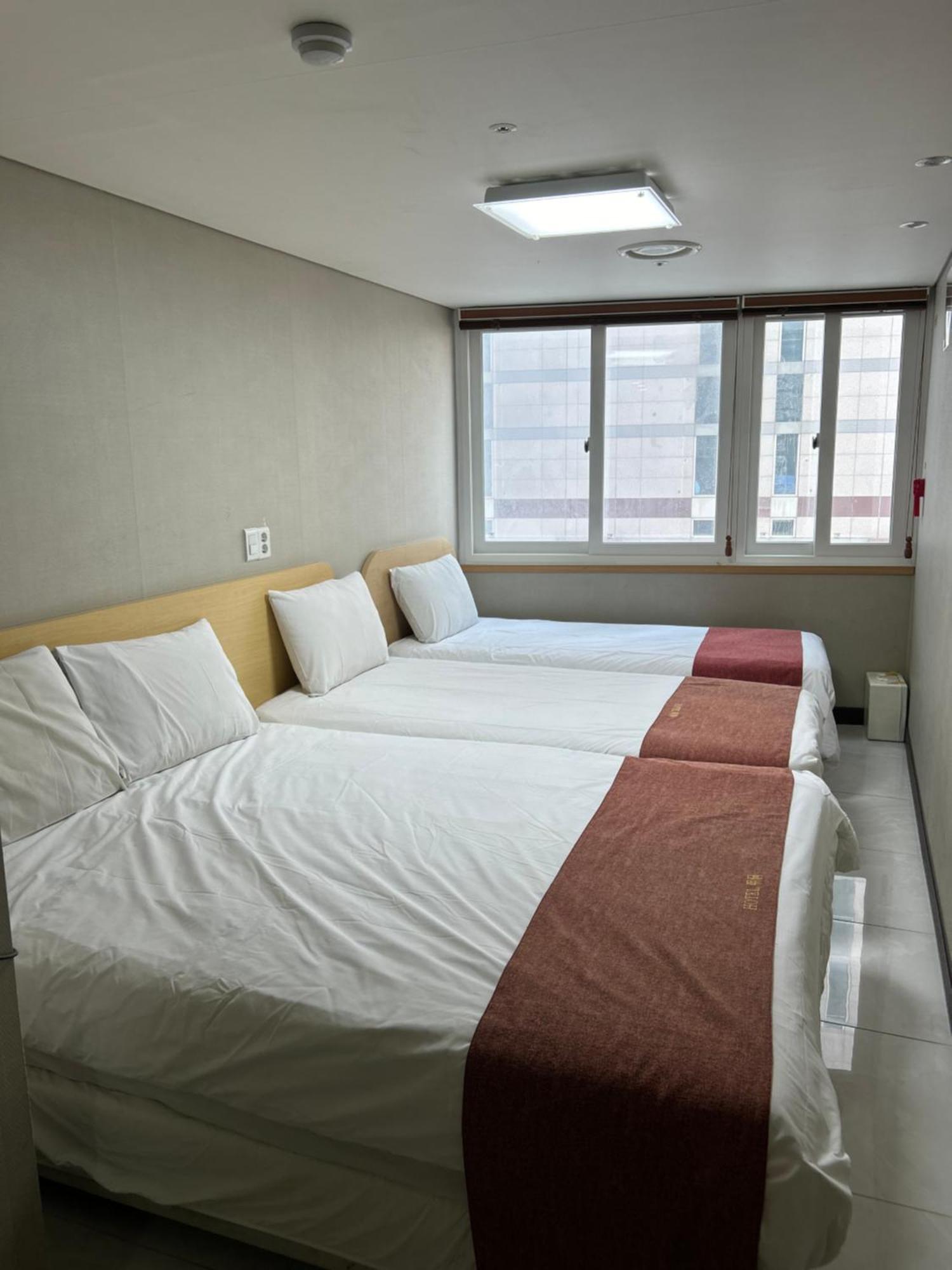 Hotel Myeongdong Seoul Bagian luar foto