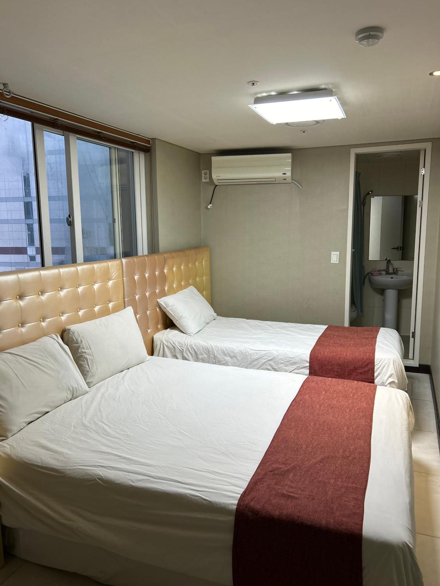Hotel Myeongdong Seoul Bagian luar foto