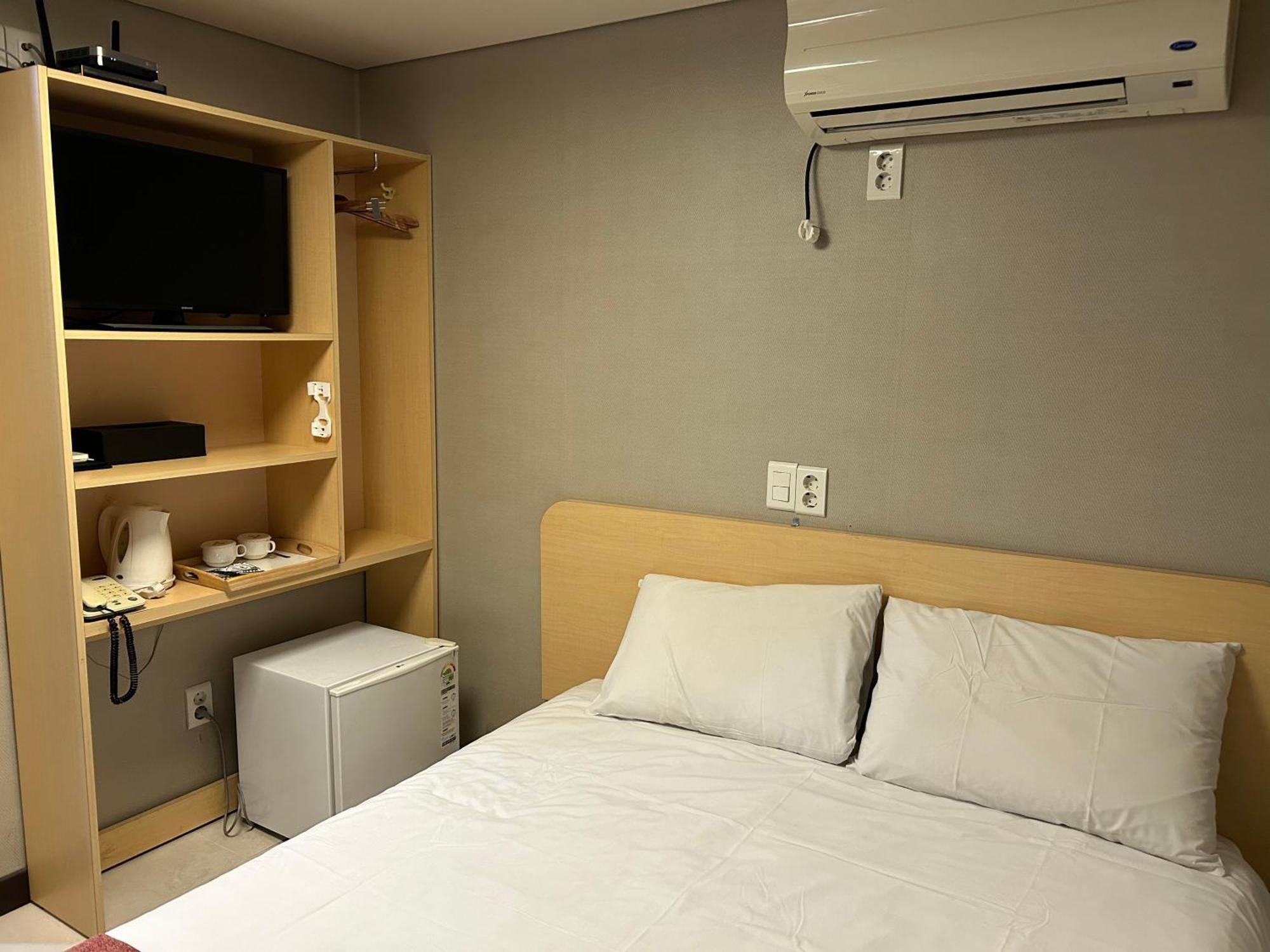 Hotel Myeongdong Seoul Bagian luar foto