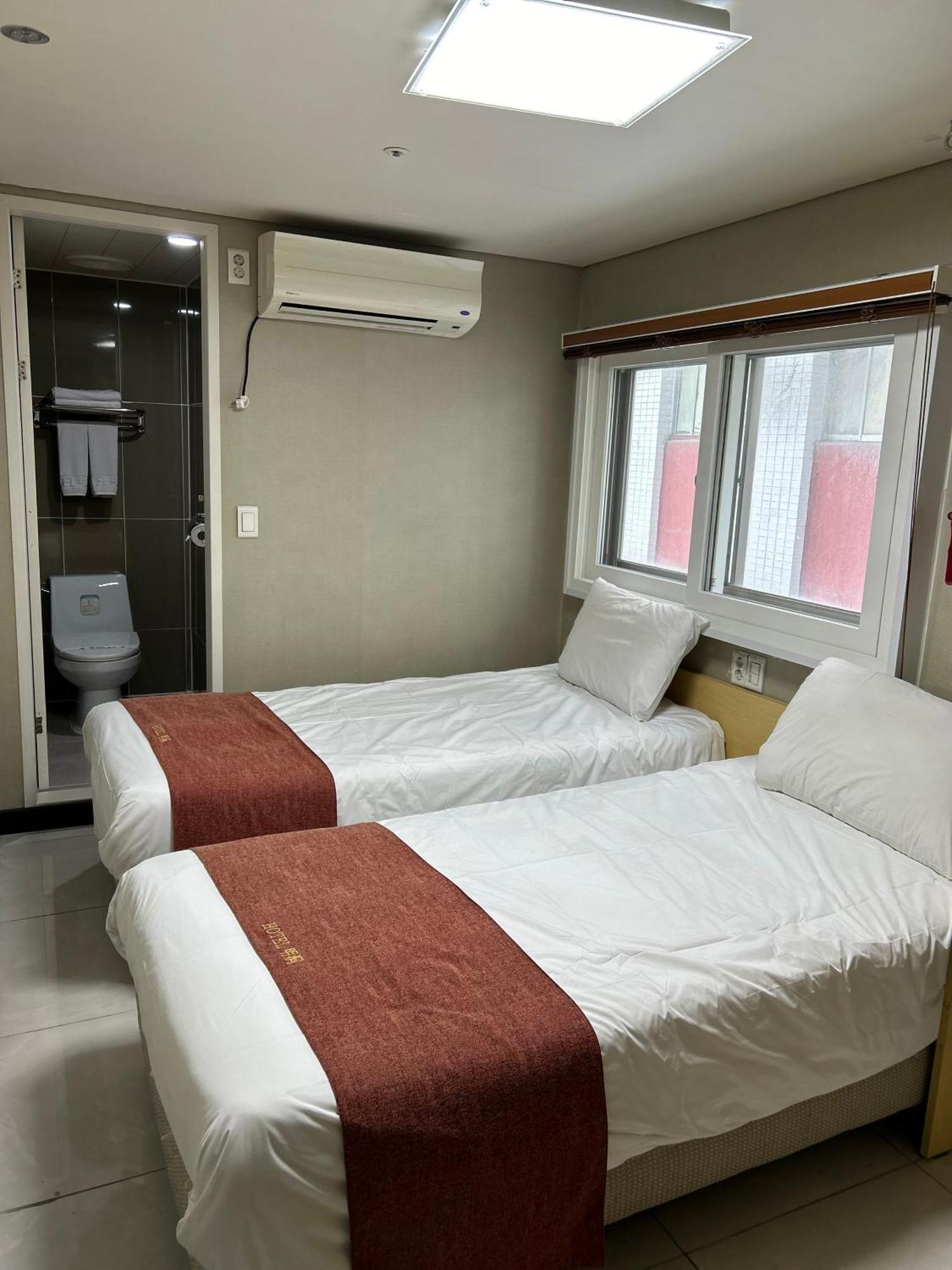 Hotel Myeongdong Seoul Bagian luar foto