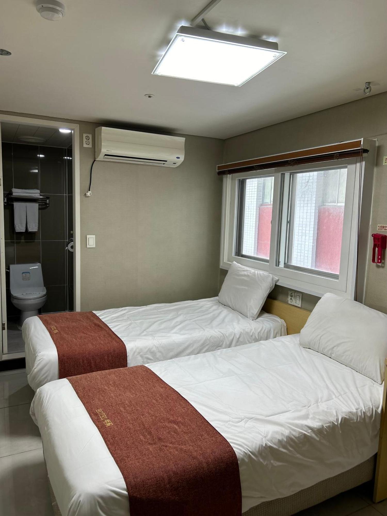 Hotel Myeongdong Seoul Bagian luar foto
