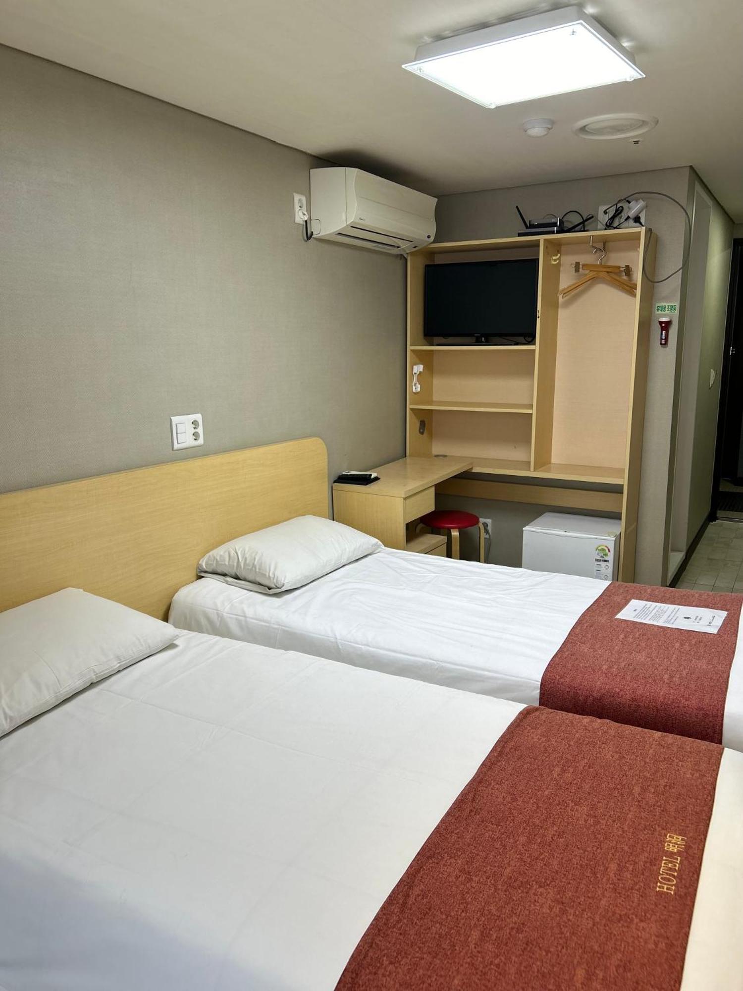 Hotel Myeongdong Seoul Bagian luar foto